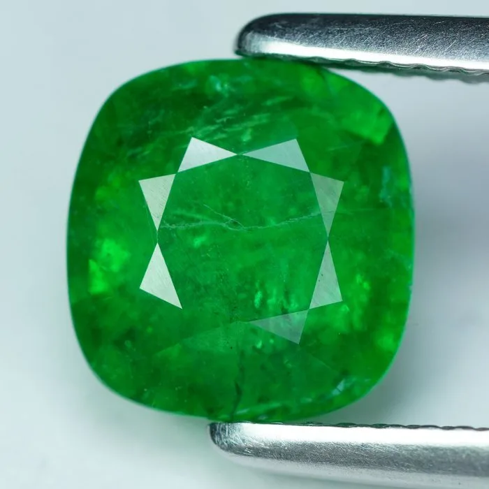 Green Tsavorite - 2.91 ct - International Colored Gemstone Association (ICA GemLab) - Rare Gem For Jewelry