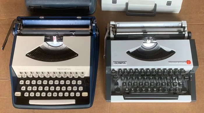 Set of two vintage portable typewriters - Typewriter - 1970-1980