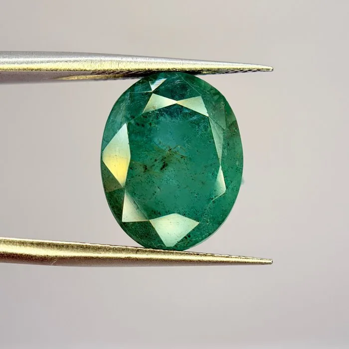 1 pcs Green Emerald - 7.53 ct - International Gemological Institute (IGI) - Natural emerald