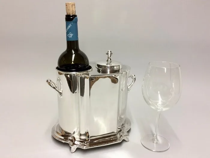 Wine cooler - Cooler for one bottle with compartment for ice-cubes in the middle - Silver plated brass