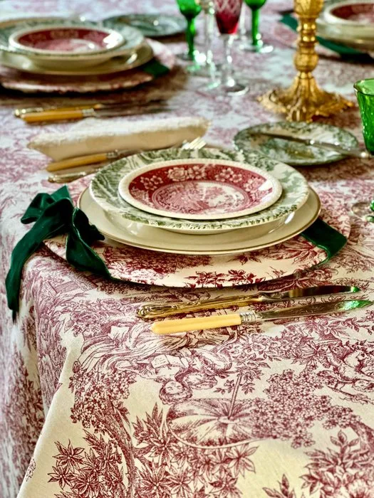 Toile de Jouy tablecloth with classic scenes, red on white. - Textile - 270 cm - 180 cm