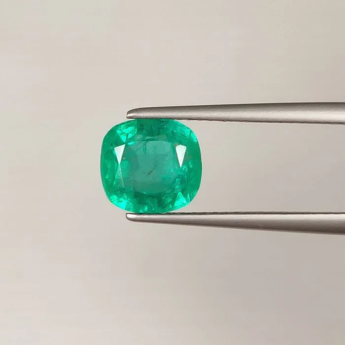 1 pcs Green Emerald - 2.80 ct - International Gemological Institute (IGI) - Minor !
