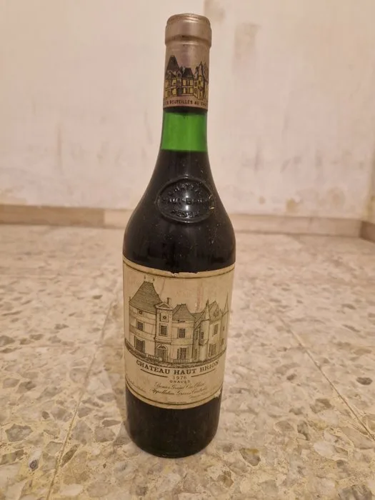 1976 Chateau Haut-Brion - Bordeaux, Pessac-Léognan 1er Grand Cru Classé - 1 Bottle (0.75L)