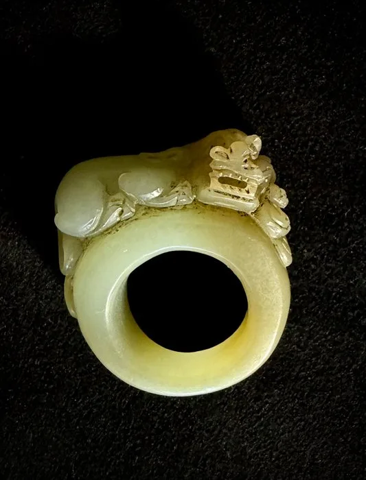 Thumb ring - Jade - China - Late 20th century