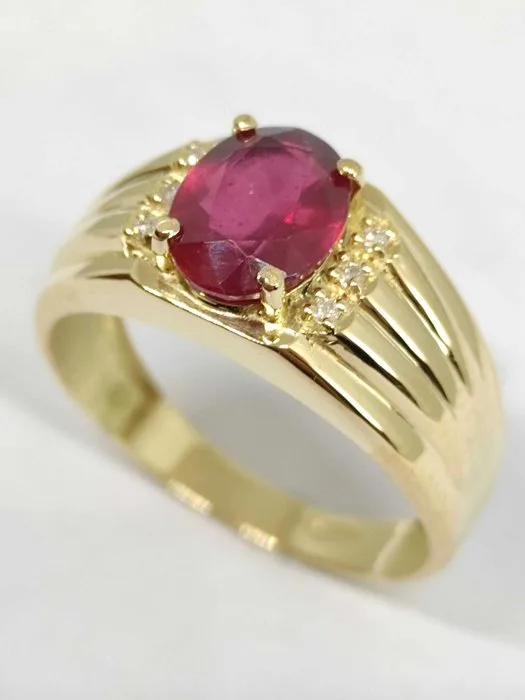 Ring - 18 kt. Yellow gold - 2.47ct. tw. Ruby - Diamond