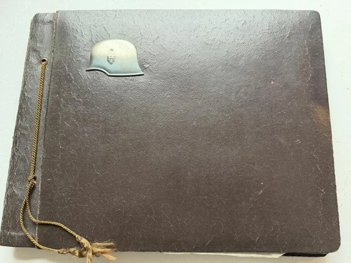 Photo album - Fotoalbum mit ca. 75 Fotos, Polen, Frankreich, Krankenwagen Einheit - 1939