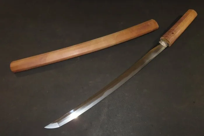 Katana - Tamahagane Steel - A7-175 Wakizashi w/White Sheath - Japan - Muromachi period (1333-1573)