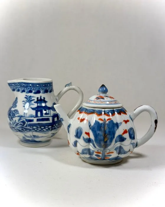 Teapot and milk jug - Porcelain - China - 18th Century