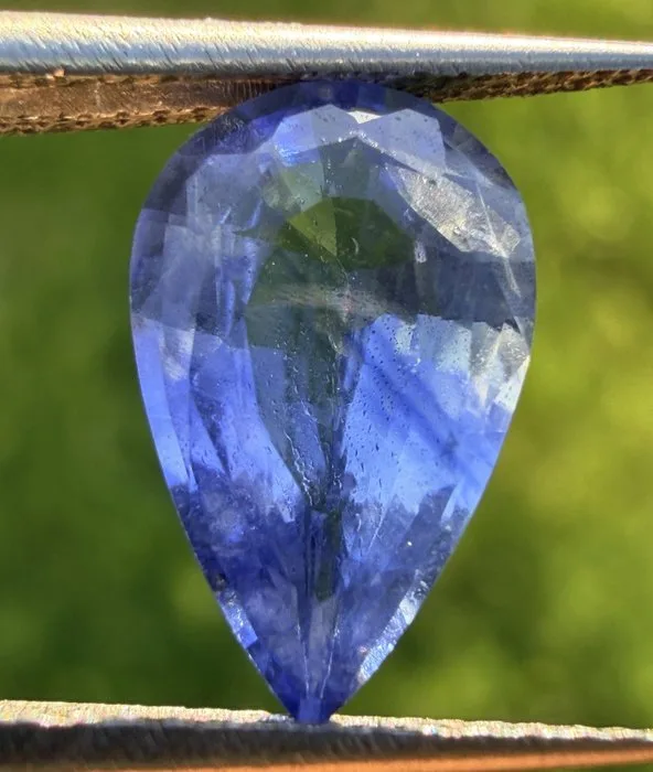 Blue Sapphire - 2.04 ct - International Gemological Institute (IGI)