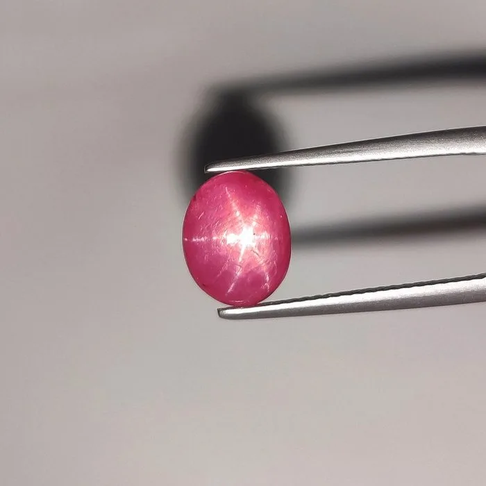 1 pcs Purple, Red Star Ruby - 4.29 ct - International Gemological Institute (IGI) - UNHEATED & UNTREATED