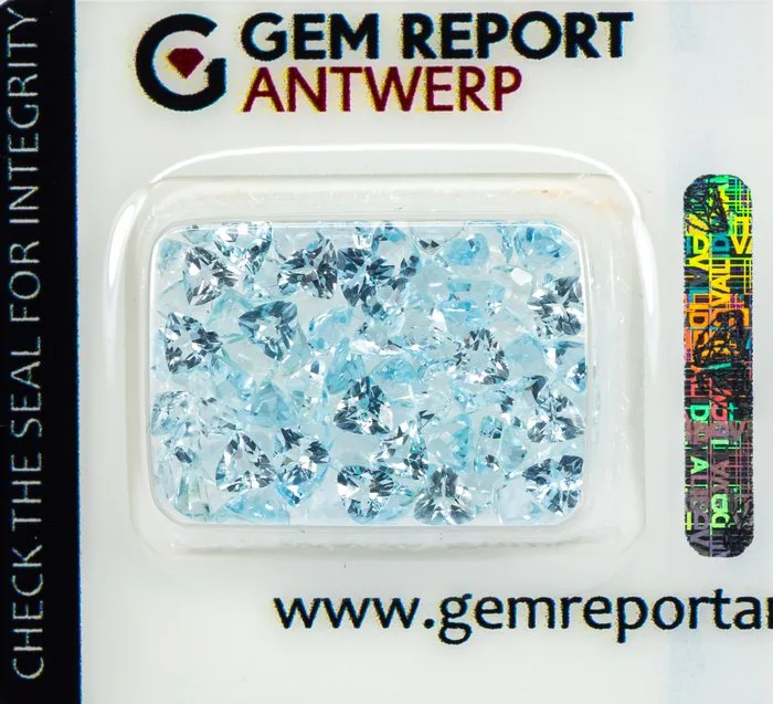 80 pcs Aquamarine - 6.89 ct - Gem Report Antwerp (GRA) - Light Blue