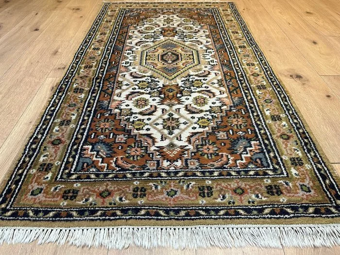 Noble Bidjar rug - hand-knotted one-of-a-kind piece with a classic medallion and a fine border - Carpet - 170 cm - 92 cm