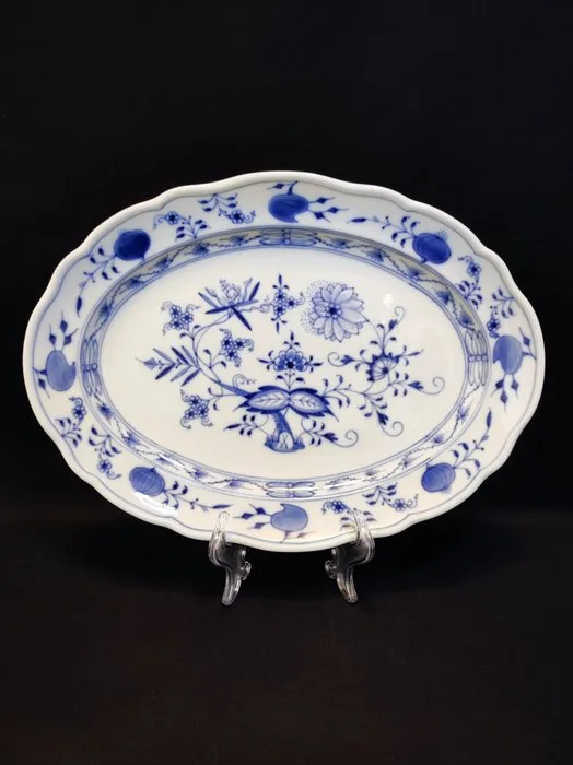 Meissen - Platter - /Bowl/Small side plate 30.3x22.3x3.5 cm Onion pattern New cut - Porcelain