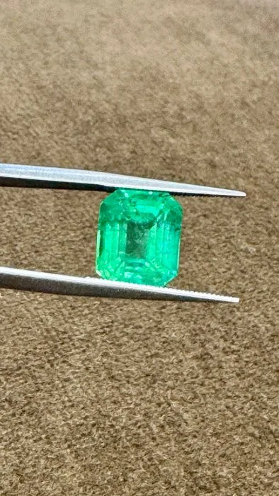 1 pcs Green Emerald - 3.33 ct - International Gemological Institute (IGI) - 3,33 Golden Green Emerald
