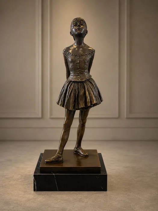 Edgar Degas (1834-1917) - after - Sculpture, After Edgar Degas – La Petite Danseuse de Quatorze Ans – Bronzen ballerina – Gesigneerd – Marmeren - 38.2 cm - Bronze, Marble