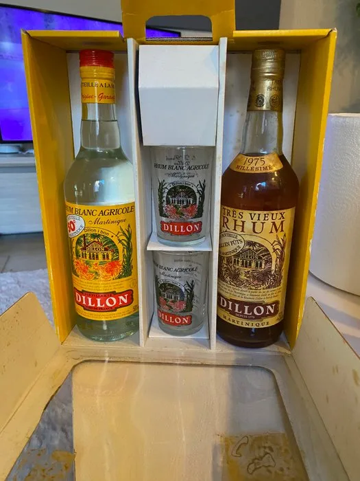 Dillon - Millésime 1975 + Blanc - Gift Set with 2 glasses - b. 1980s - 70cl - 2 bottles