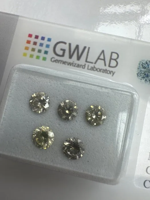 5 pcs Diamond (Natural coloured) - 0.99 ct - Round - Very light, Light Yellowish, Greyish Mixed colours, Yellow, Grey - VS2, SI1 - Gemewizard Gemological Laboratory (GWLab)