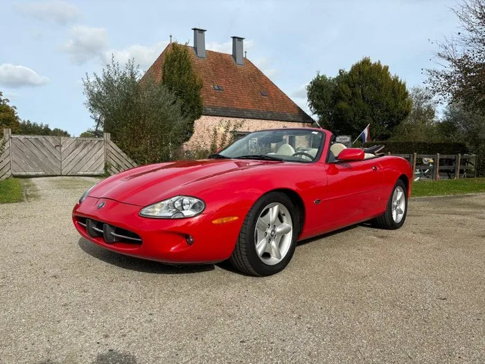 Jaguar - XK8 - 1999