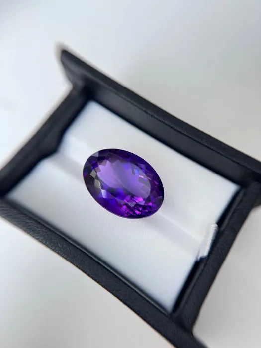 1 pcs Violet Amethyst - 24.30 ct - International Gemological Institute (IGI) - ELEGANT VIOLET AMETHYST