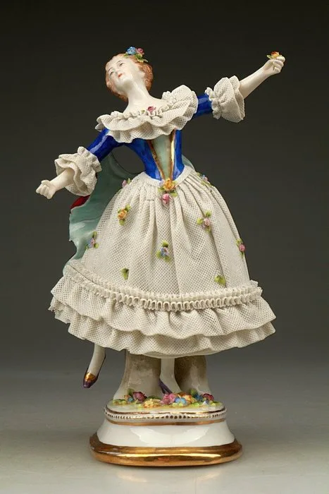 Rudolstadt Volkstedt - Figure - Tancerka - Porcelain