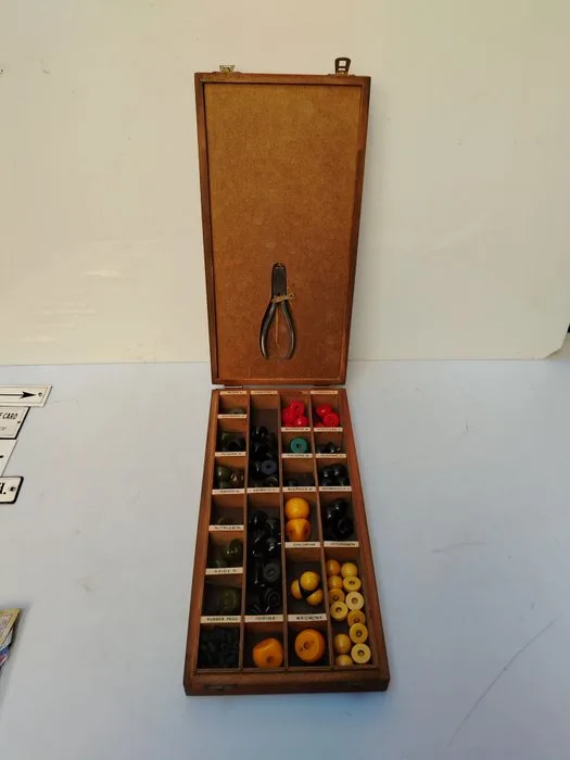 Teaching materials - Catalin Limited di Waltham Abbey, Essex - Covalent Models - Bacheca - Wood - 1950-1960 - A set of scientific molecular models