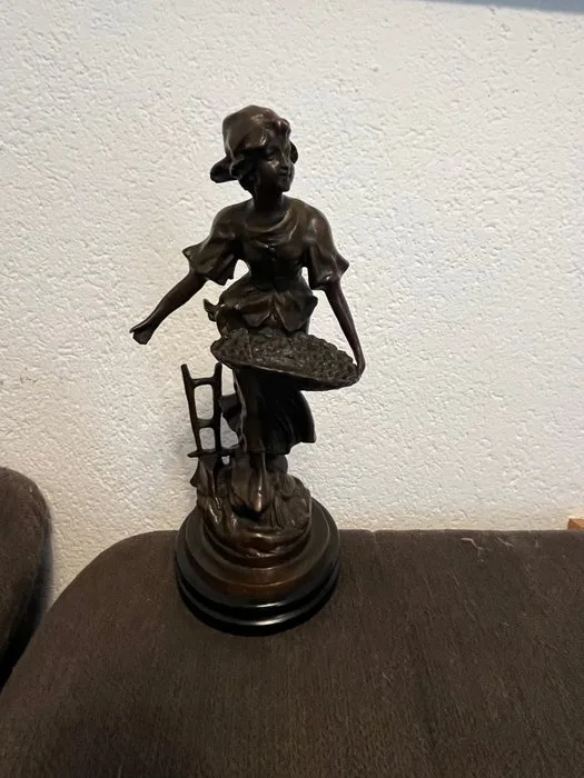 Bronze - Sculpture, Bäuerin - 35 cm - Bronze - 1900
