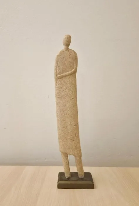 Statuette, gestileerde mensfiguur - 43 cm - casting clay