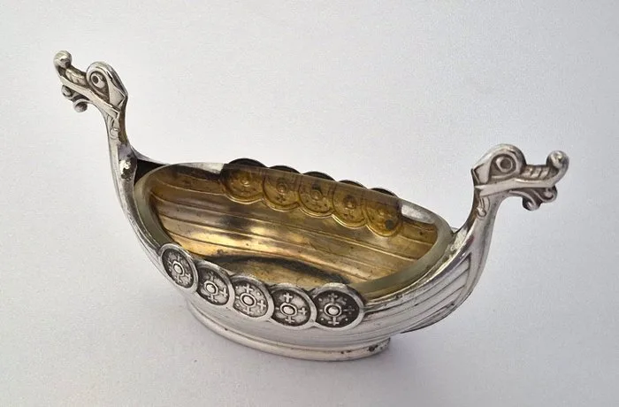 Theodor Olsen Eftf - Salt boat - Viking ship with its original glass liner. -.925 silver