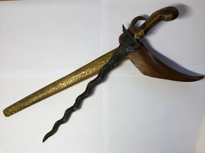 Keris (Kris) Dagger – Java, Indonesia – Pattern-Welded Pamor Blade with Wooden Hilt and