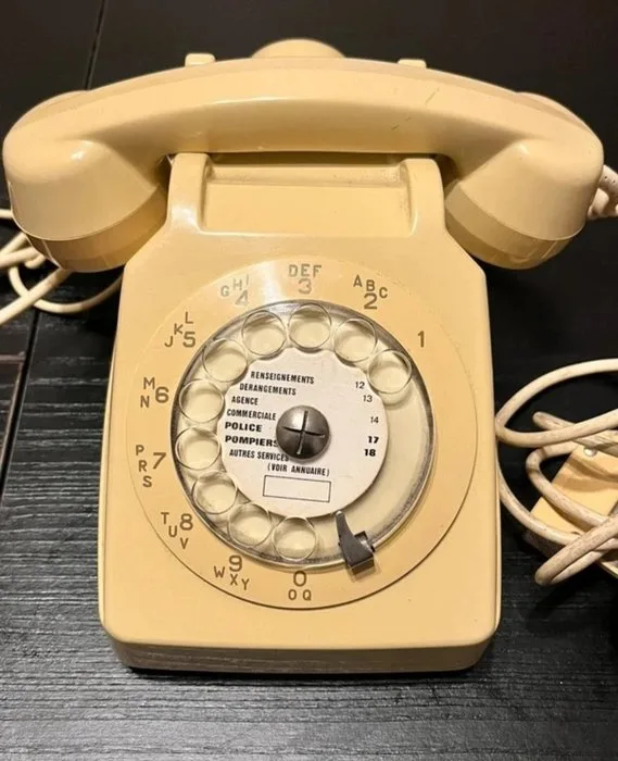 Thomson-CSF PTT (1982) - Analogue telephone - Rigid plastic (ABS) - Vintage landline phone