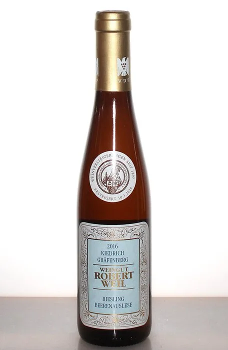 2016 Beerenauslese Goldkapsel Versteigerungswein Kiedrich Gräfenberg Riesling - Robert Weil - Rheingau - 1 Half Bottles (0.375L)