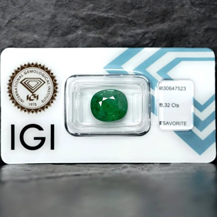 1 pcs Green Tsavorite - 8.32 ct - International Gemological Institute (IGI)