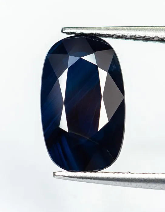 Sapphire - 5.65 ct - Gemological Institute of America (GIA) - Dark Blue (No Heat)