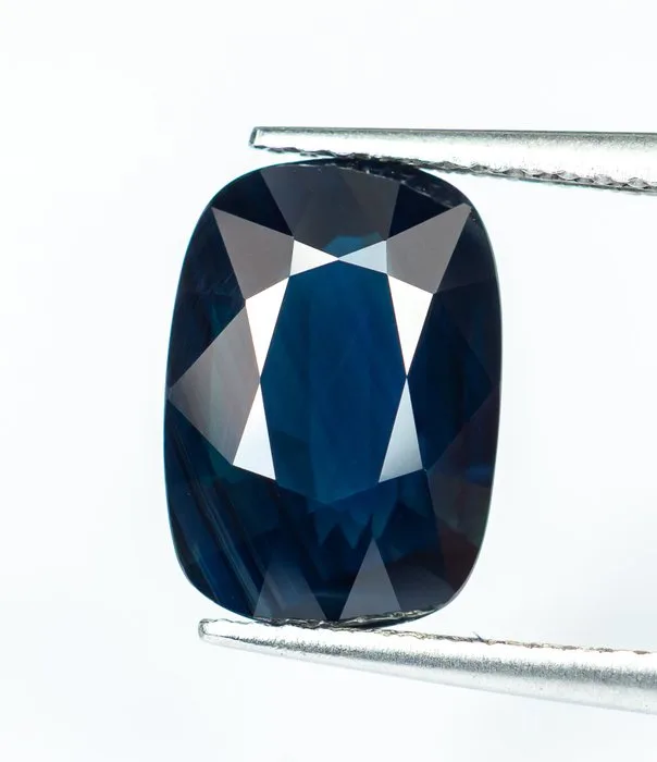 Sapphire - 4.93 ct - International Gemological Institute (IGI) - Greenish Blue (No Heat)
