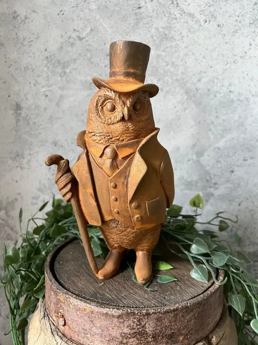 Decorative ornament - Europe - Cast-iron owl statue