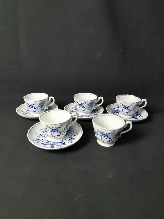 Meissen - Cipolla blu - Tazze da caffè/tè con piattini - XX secolo - Cup and saucer (9) - Porcelain