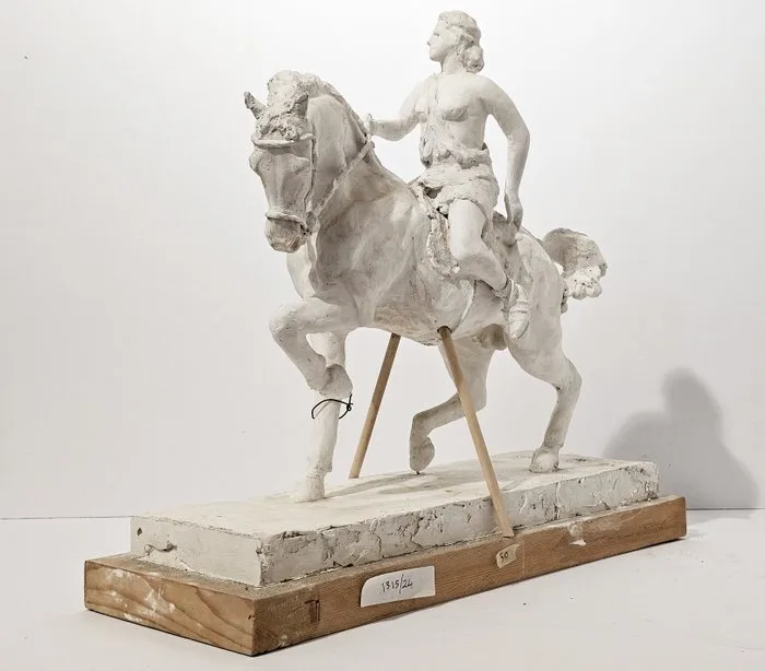 Domenico Antonio Valente (1917 - 2006) - Sculpture, Amazzone moderna - 39.5 cm - Plaster
