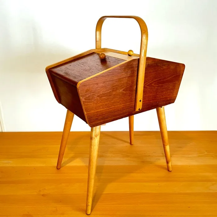 Sewing box - Wood