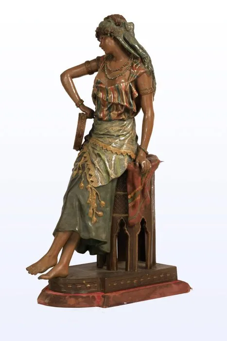 Louis Hottot (1829–1905) - Sculpture, Jeune femme au tambourin - 49 cm - Fountain of Art