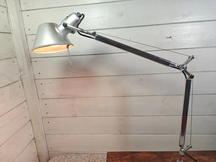 Artemide - Michele De Lucchi, Giancarlo Fassina - Lamp - Tolomeo LED - Aluminium, Chrome
