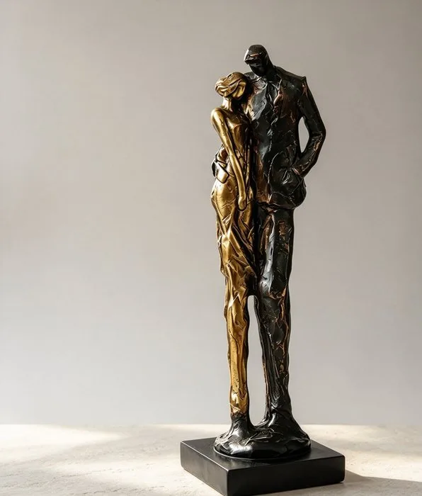 Sculpture, Sculpture of an Embracing Couple - 33 cm - Resin