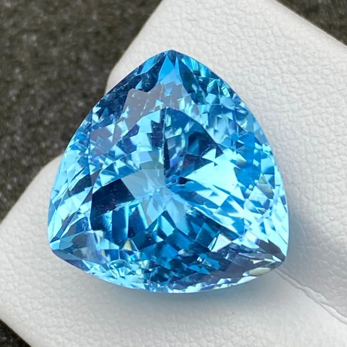 Blue Topaz - 27.04 ct - International Colored Gemstone Association (ICA GemLab) - Finest Swiss Tone