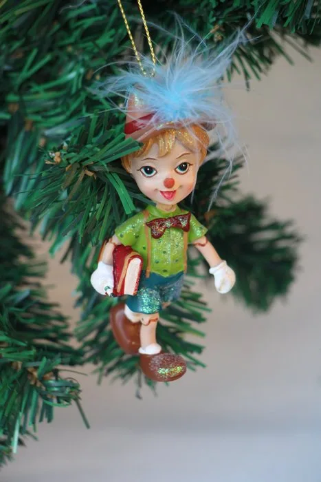 Pinokkio - Pinocchio - Christmas decoration Chios - resin - with a book in hand
