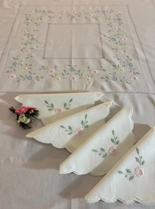 Tablecloth (9) - 170 cm - 170 cm