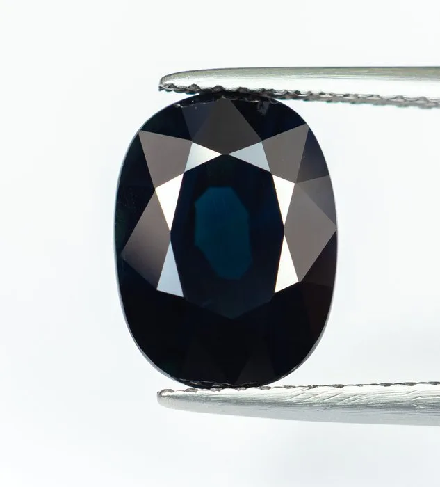 Sapphire - 4.45 ct - International Gemological Institute (IGI) - Dark Blue (No Heat)