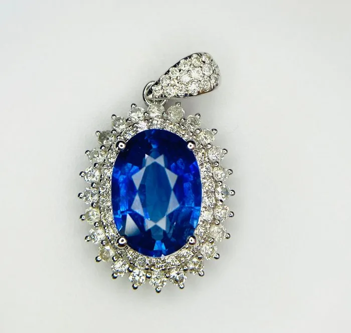 Pendant - 14 kt. White gold - 3.07ct. tw. Sapphire - Diamond