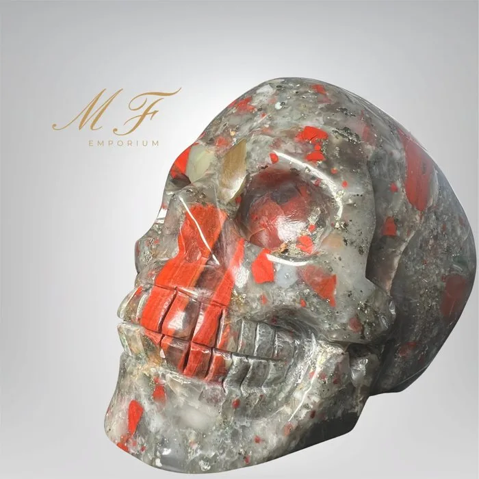 Magnificent large bloodstone skull. Skulls - Height: 90 mm - Width: 110 mm- 1100 g - (1)