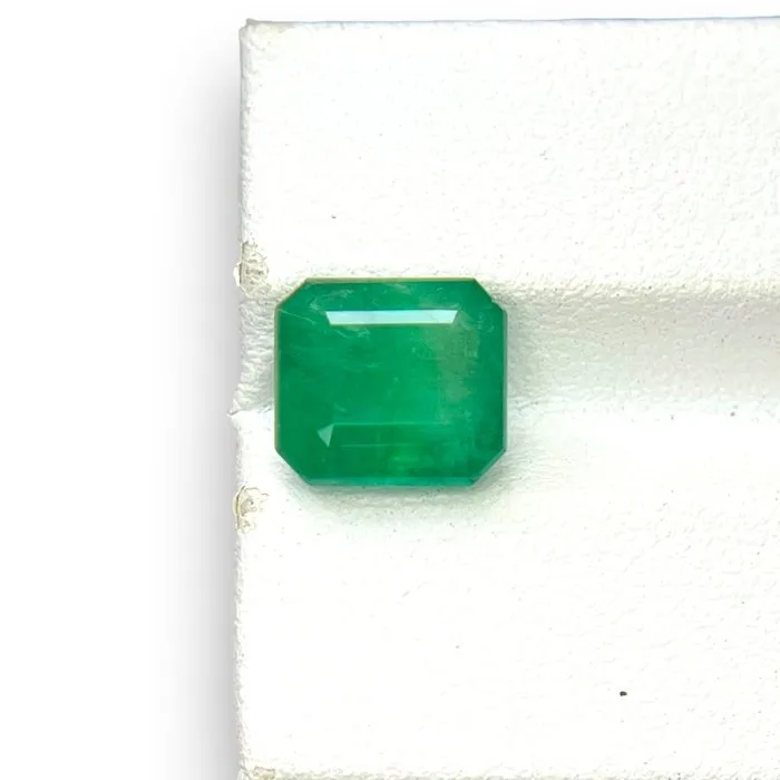 1 pcs Green Emerald - 4.00 ct - International Gemological Institute (IGI) - ZAMBIA
