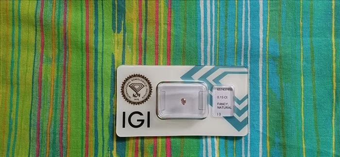 1 pcs Diamond (Natural coloured) - 0.13 ct - Pear - Fancy No overtone Pink - I3 - International Gemological Institute (IGI)