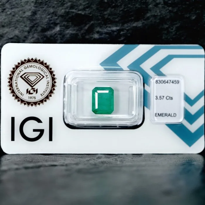 1 pcs Green Emerald - 3.57 ct - International Gemological Institute (IGI)